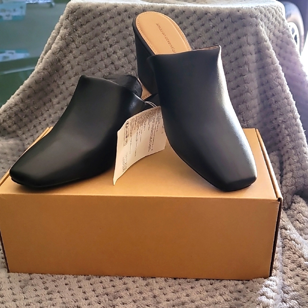 Amazon Essentials Black Mules Sleek Minimalist Design